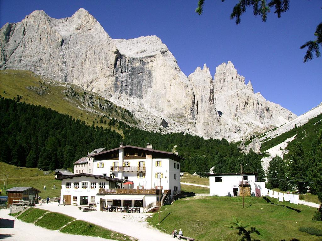 Rifugio Gardeccia Hutte Otel Pozza di Fassa Dış mekan fotoğraf