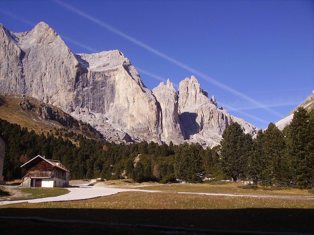 Rifugio Gardeccia Hutte Otel Pozza di Fassa Dış mekan fotoğraf
