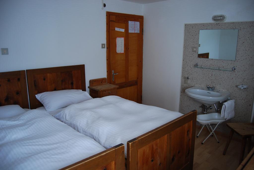 Rifugio Gardeccia Hutte Otel Pozza di Fassa Oda fotoğraf